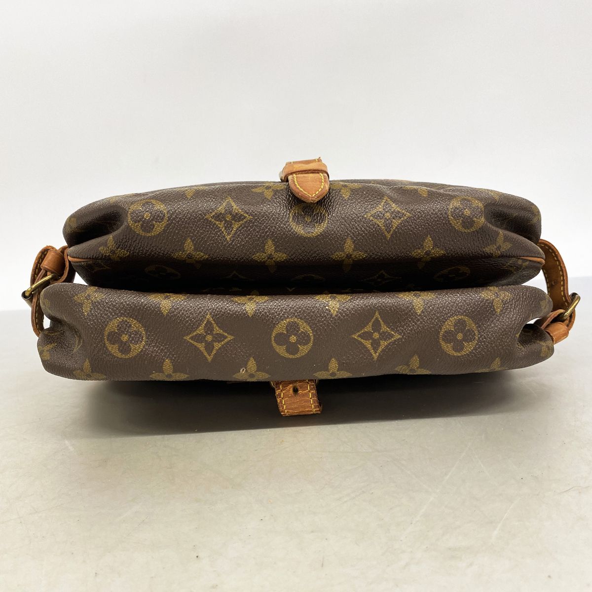 Louis Vuitton Shoulder Bag Monogram Saumur 30 Brown — view 3