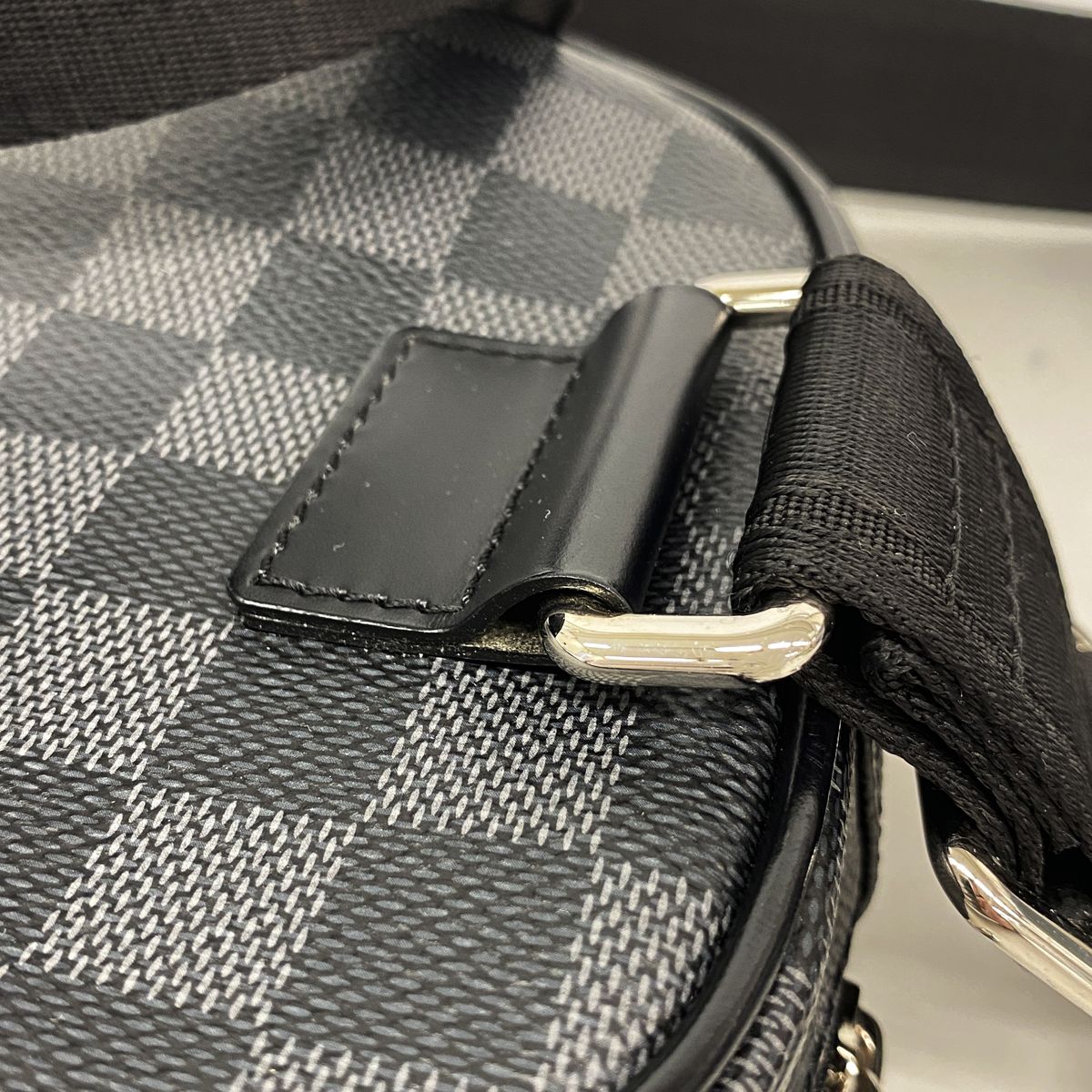 Louis Vuitton Belt Bag Damier Graphite Ambler Black — view 7