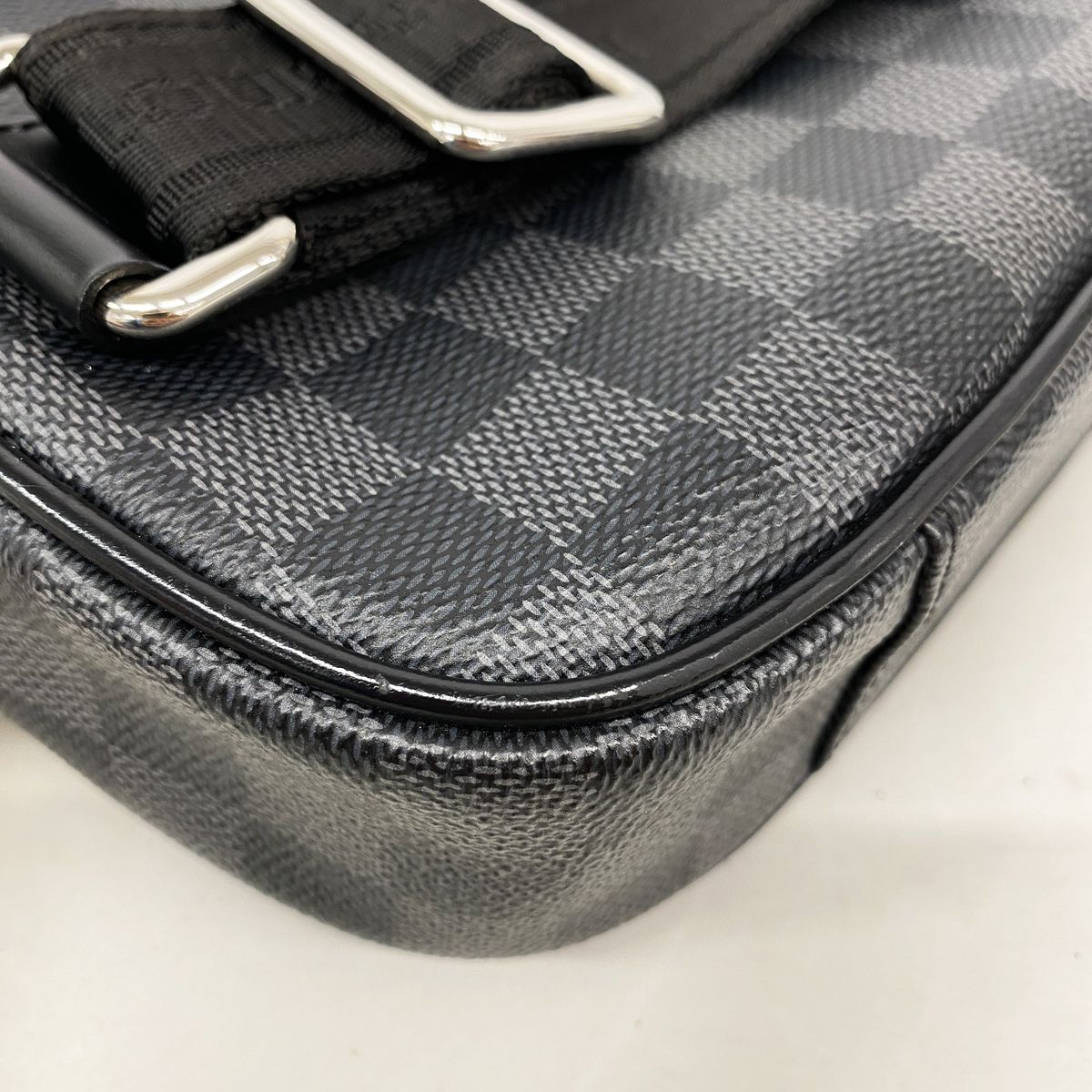 Louis Vuitton Belt Bag Damier Graphite Ambler Black — view 6