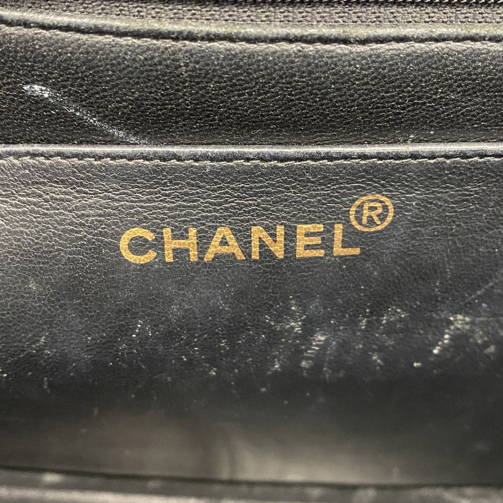 Chanel Shoulder Bag Maxi Quilted Patent Leather Black Gold — view 5