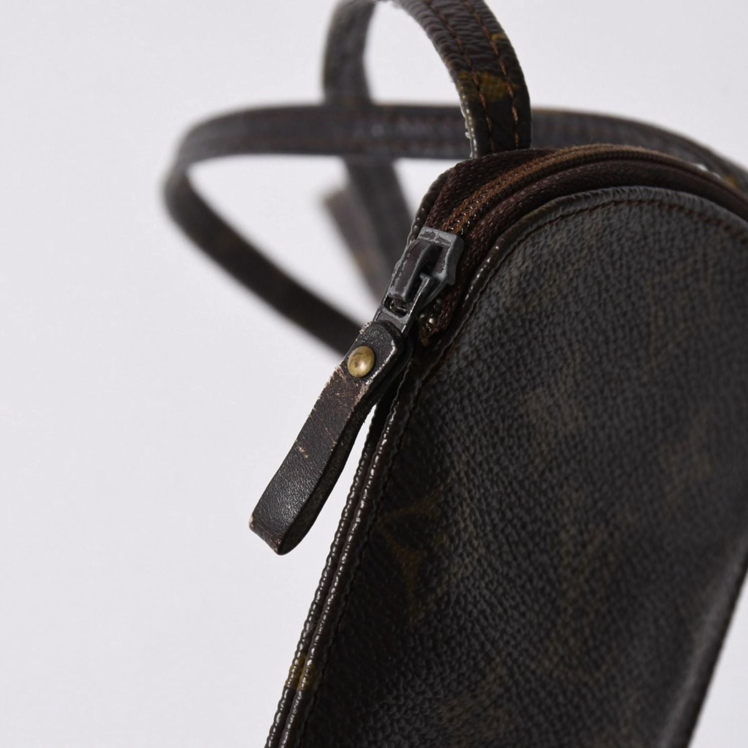 Louis Vuitton Shoulder Bag Pouch Monogram Pochette Secret — view 8