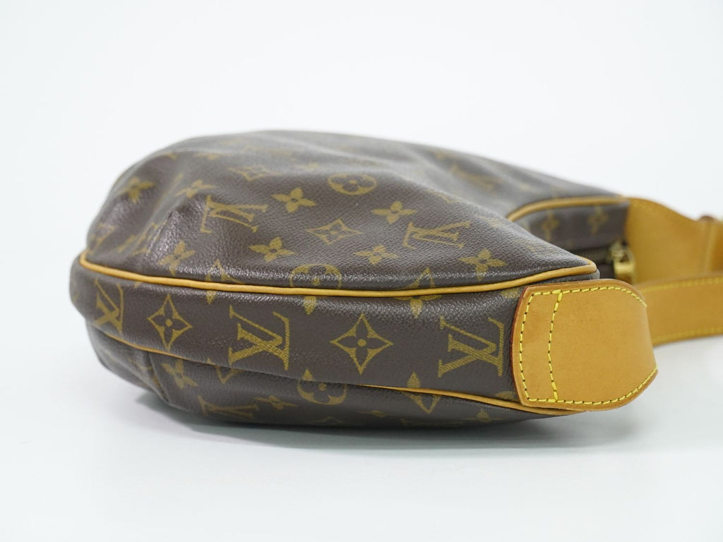 Louis Vuitton LV Croissant MM Monogram Shoulder Bag Brown Vintage — view 4