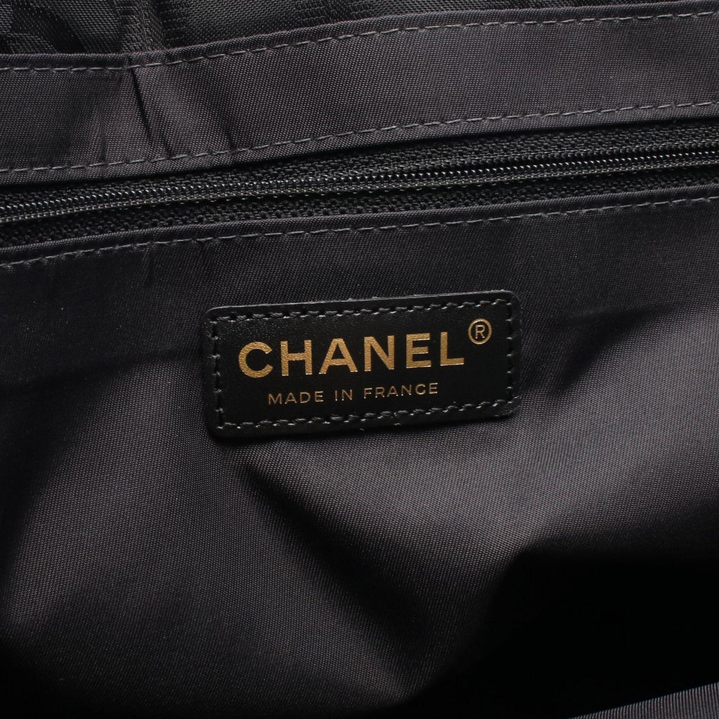Chanel Tote Bag New Travel Line MM Black Nylon Leather MM — view 4