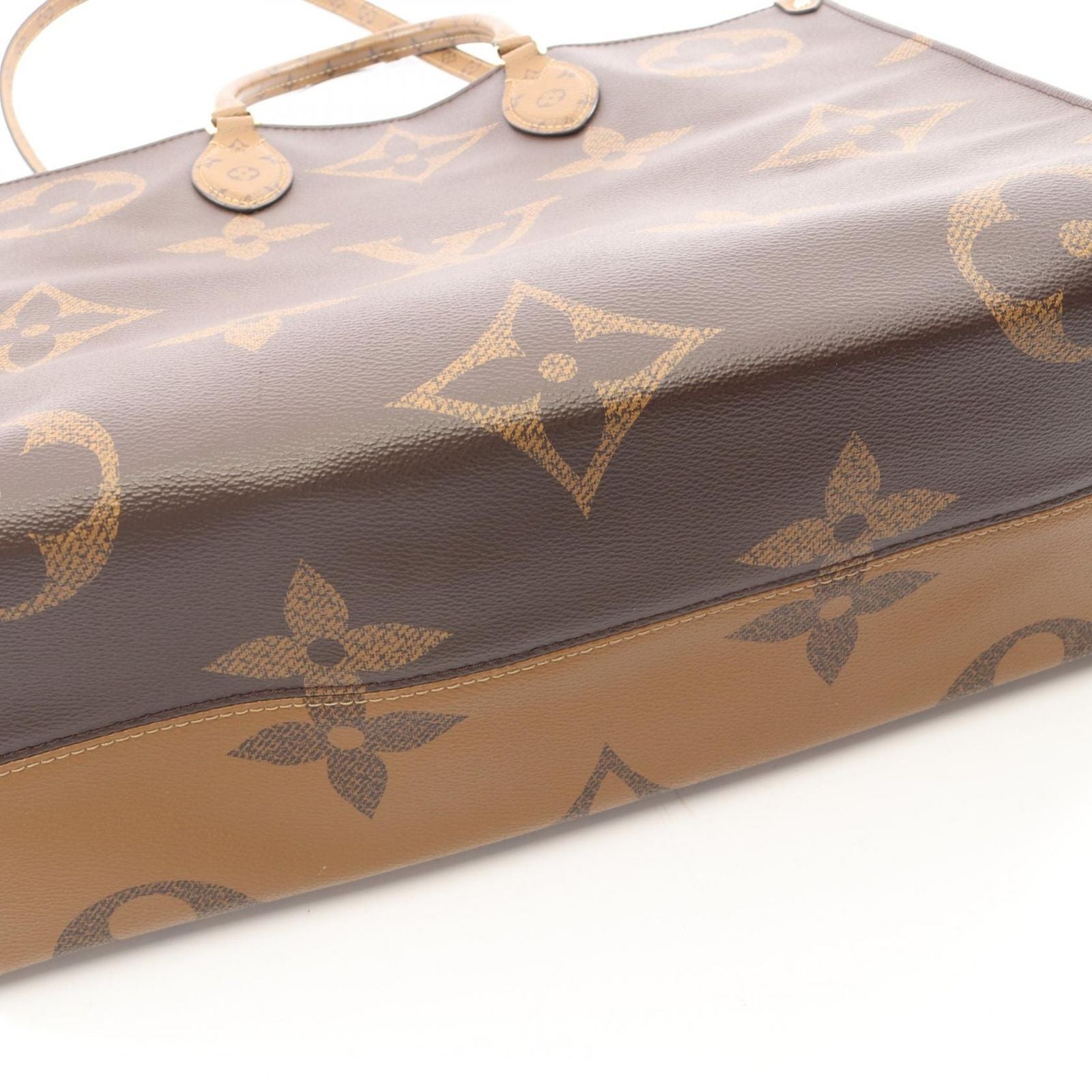 Louis Vuitton Tote Bag On The Go GM Monogram Giant Reverse 2-Way Canvas — view 8