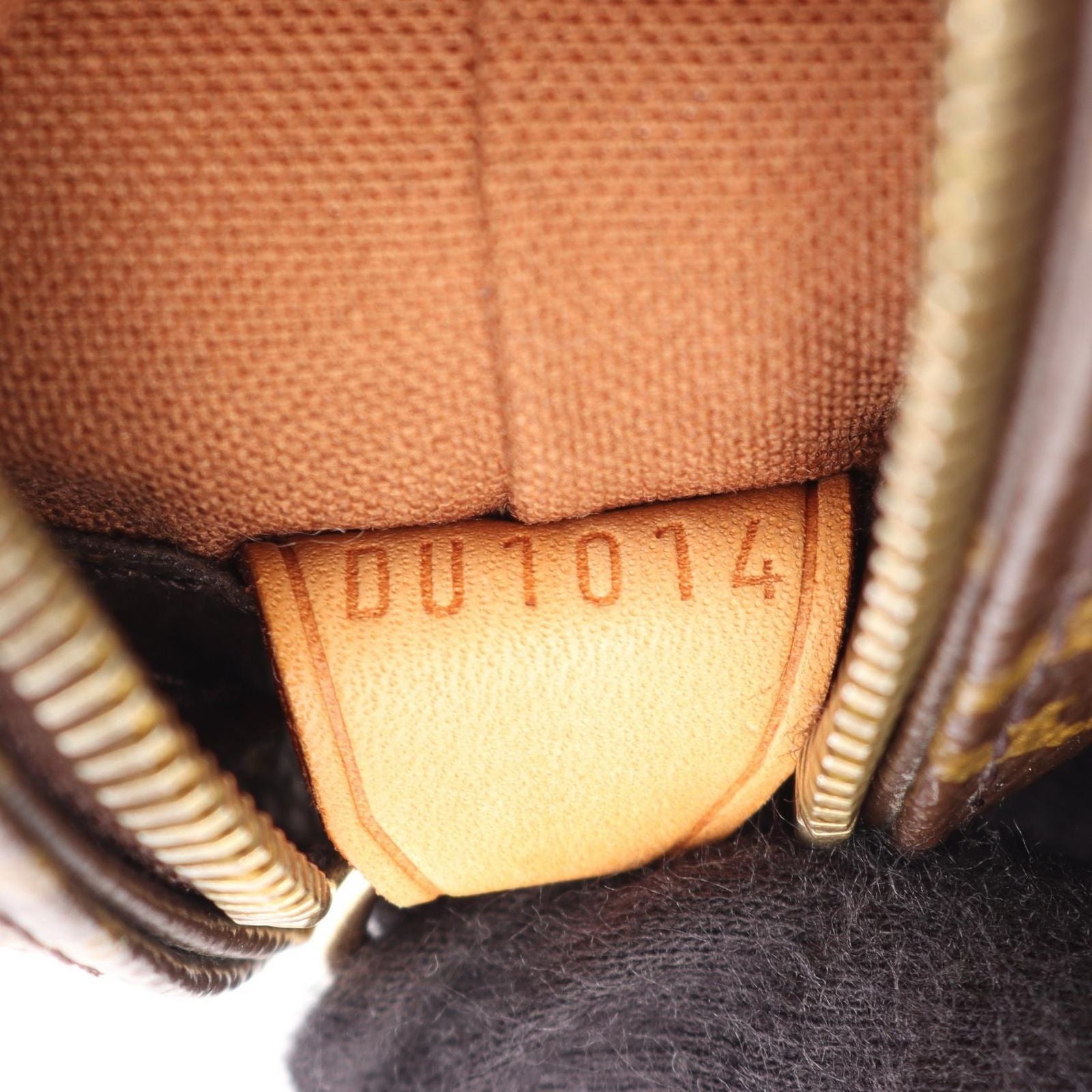 Louis Vuitton Tote Bag Cabas Mezzo Monogram Canvas Leather — view 5