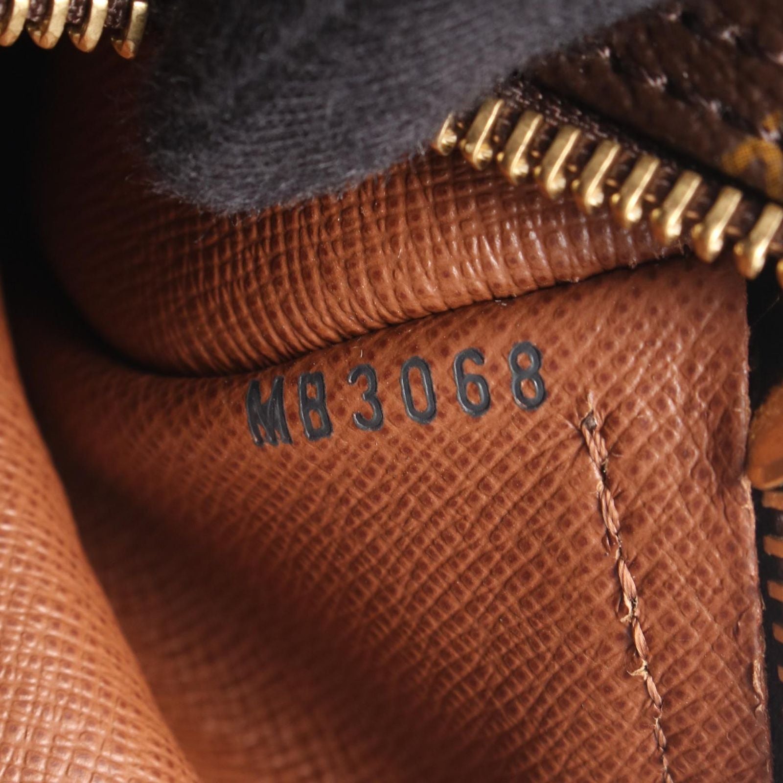 Louis Vuitton Papillon 30 Monogram Canvas Leather GM Handbag — view 5
