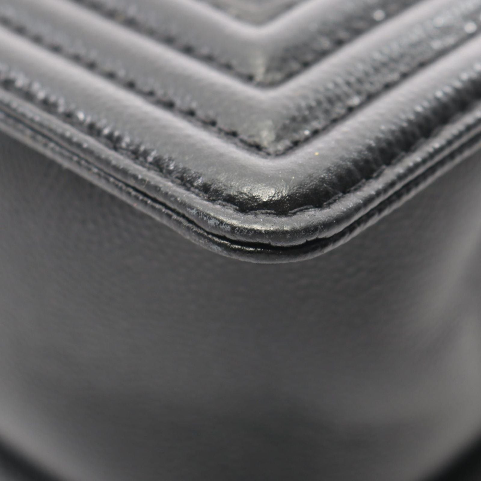 Chanel Shoulder Bag Boy Chez Blanc Stitch Black Caviar Leather Boy Chain — view 8