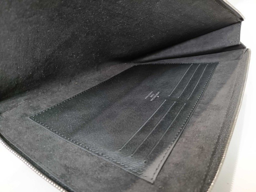 Louis Vuitton Clutch Pochette Jules PM Black Epi Silver — view 6