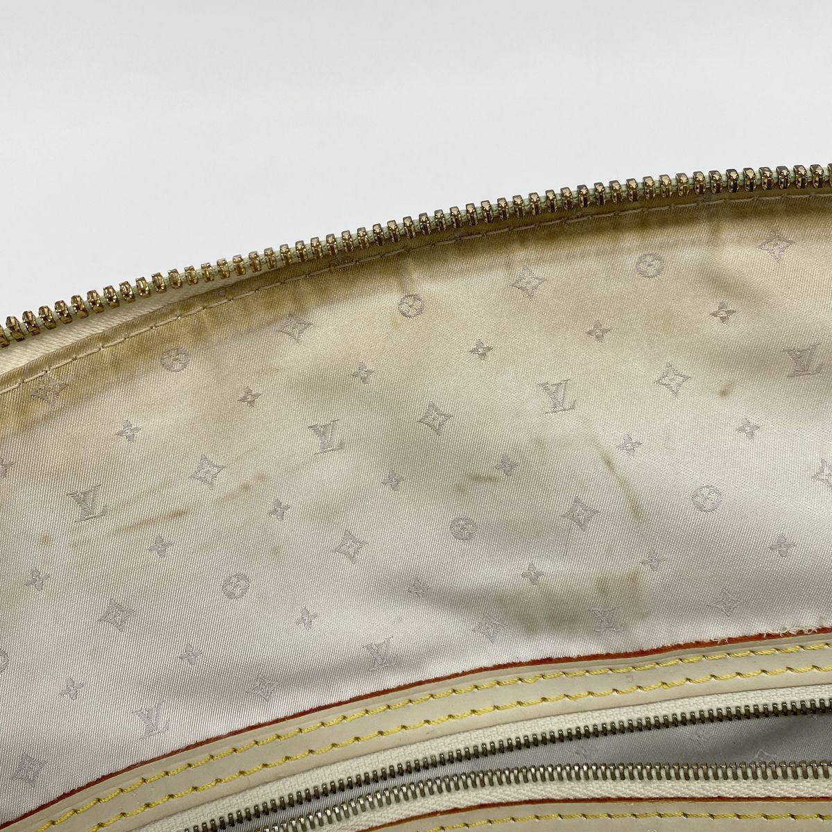 Louis Vuitton Suhali Rockit MM Blanc Handbag — view 6