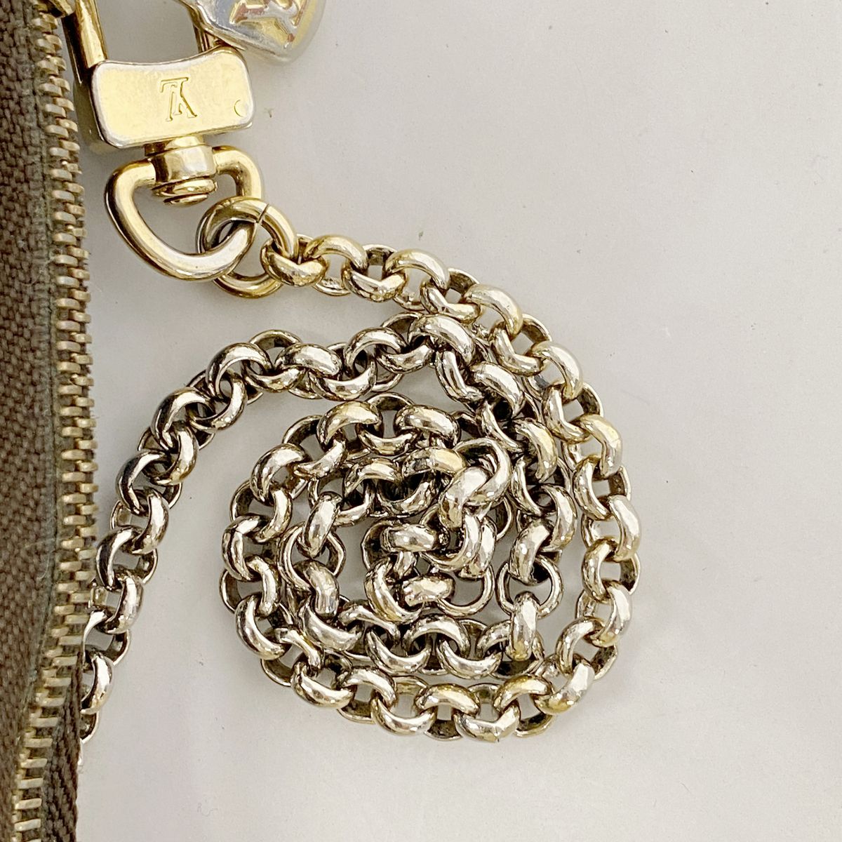 Louis Vuitton Damier Ebene Handbag — view 8