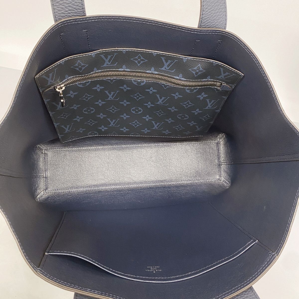 Louis Vuitton Tote Bag Taurillon Cabas Voyage NV Navy — view 4