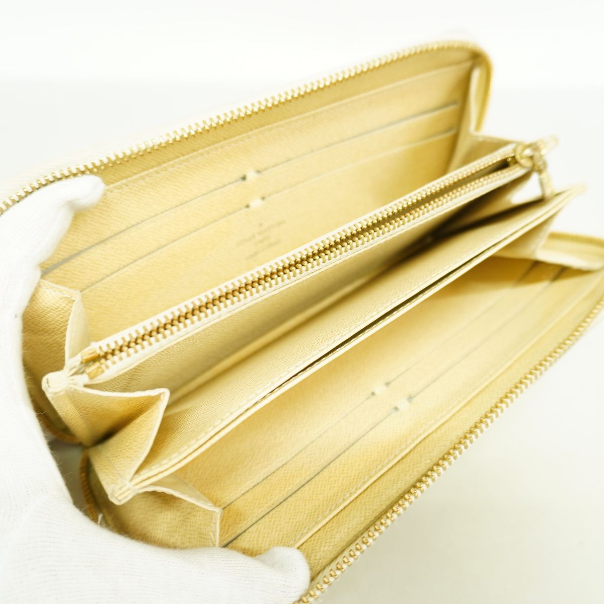 Louis Vuitton Wallet Damier Azur Zippy White — view 3
