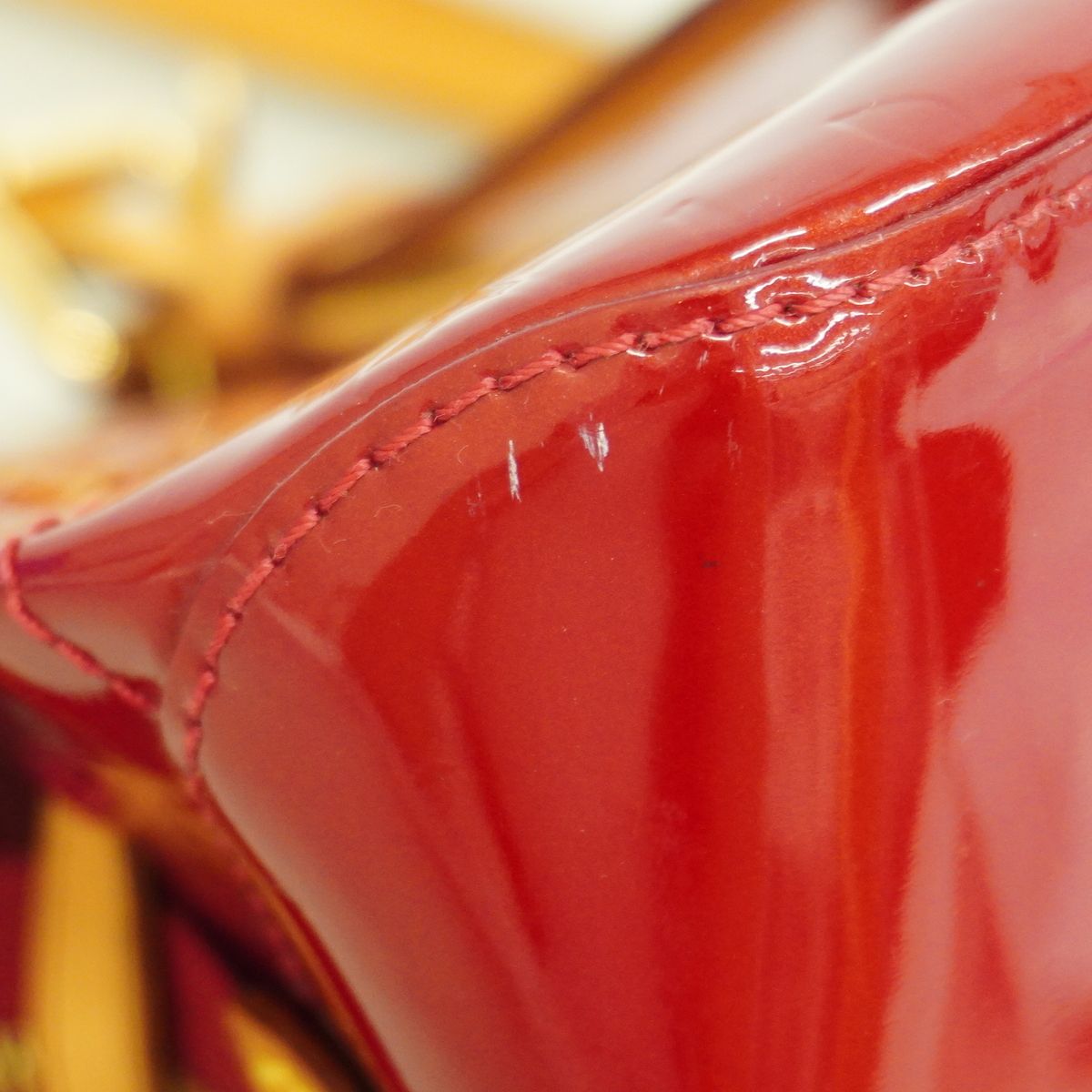 Louis Vuitton Vernis Rosewood Avenue Pomme D'amour Handbag — view 6