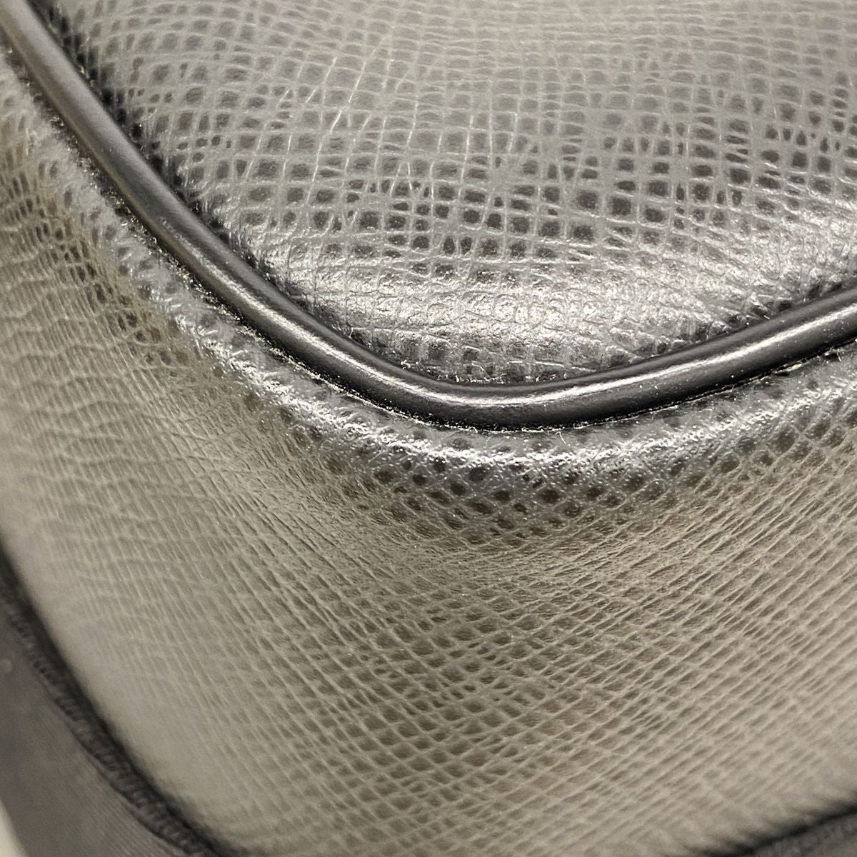 Louis Vuitton Shoulder Bag Taiga Reporter Ardoise — view 6