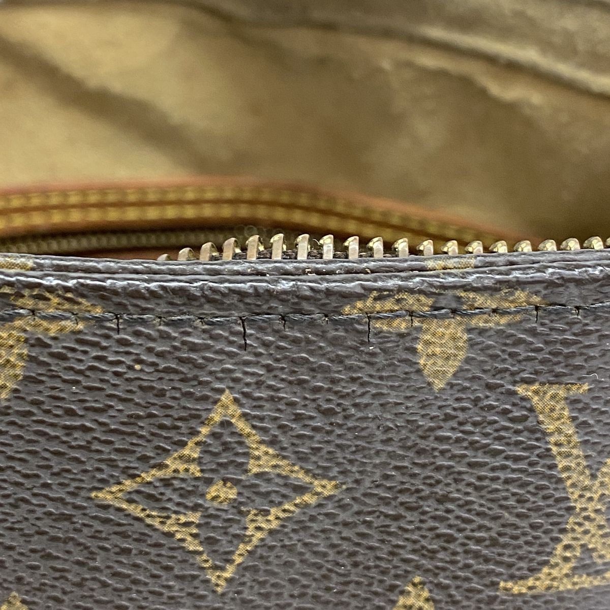 Louis Vuitton Shoulder Bag Monogram Looping GM Brown — view 6