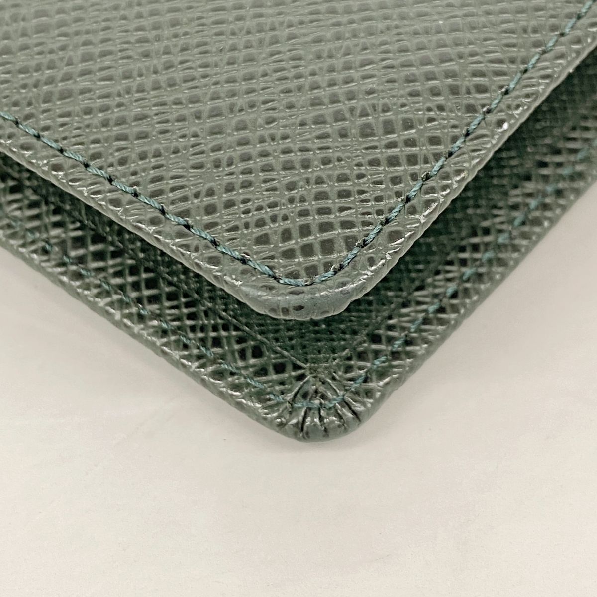 Louis Vuitton Notebook Cover Taiga Agenda MM Epi — view 6