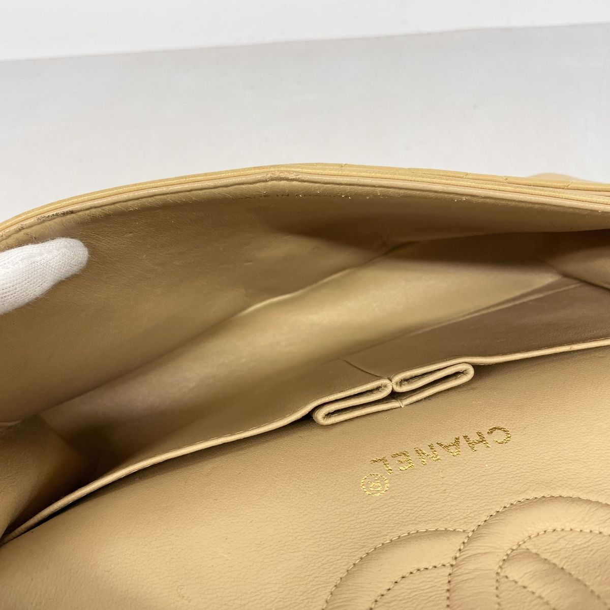 Chanel Shoulder Bag Quilted Lambskin Beige Gold — view 4
