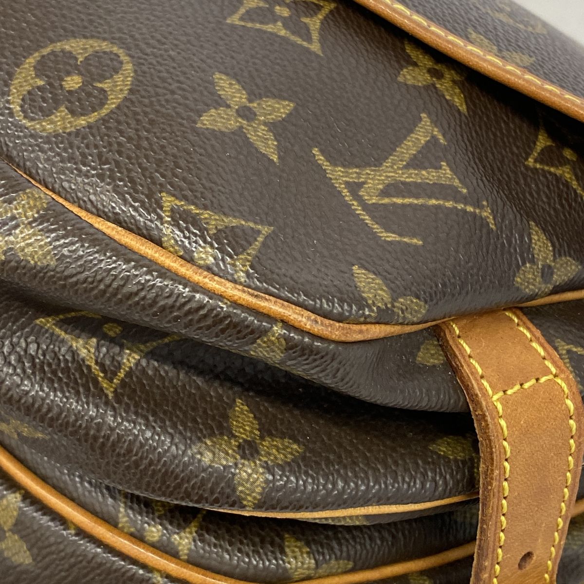 Louis Vuitton Shoulder Bag Monogram Saumur 30 Brown — view 6