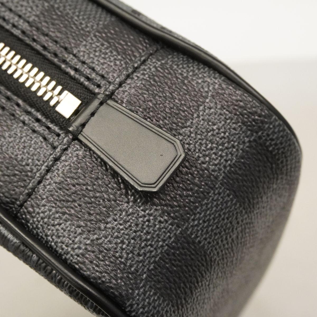 Louis Vuitton Pouch Damier Graphite Trousse Toilette GM Black — view 8