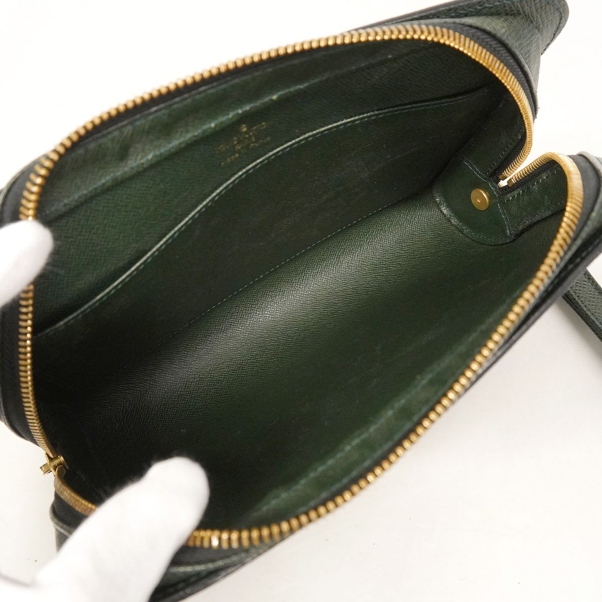 Louis Vuitton Clutch Taiga Baikal Epi — view 4