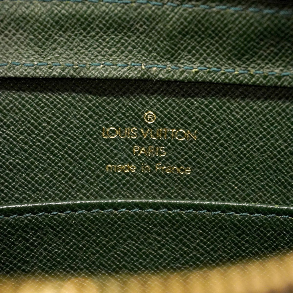 Louis Vuitton Clutch Taiga Baikal Epi — view 5