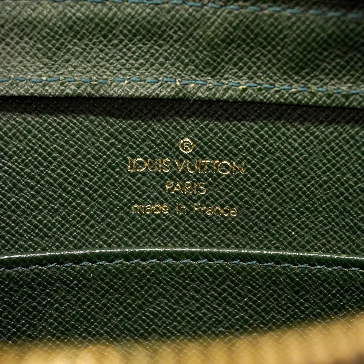 Louis Vuitton Clutch Taiga Baikal Epi — view 5