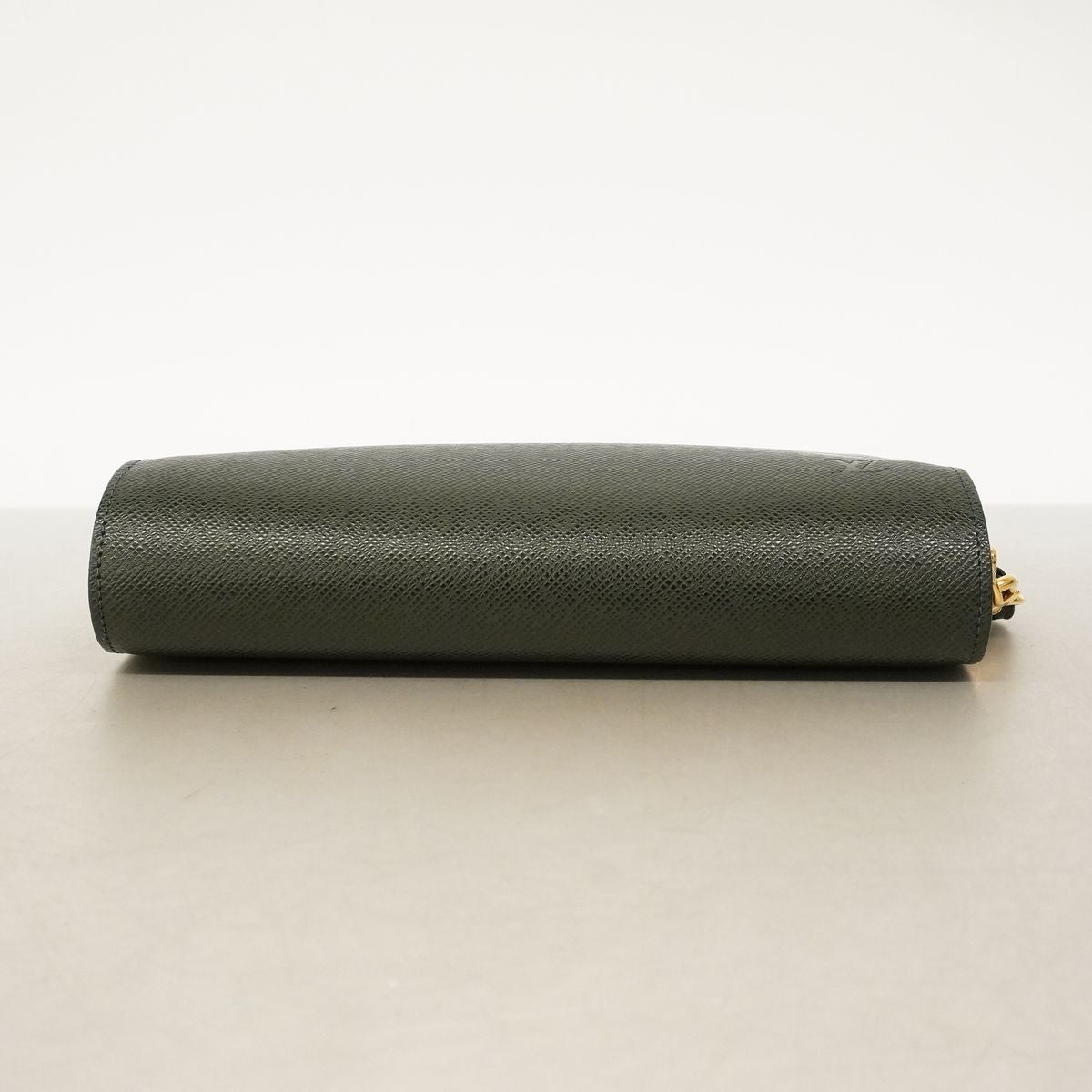 Louis Vuitton Clutch Taiga Baikal Epi — view 3