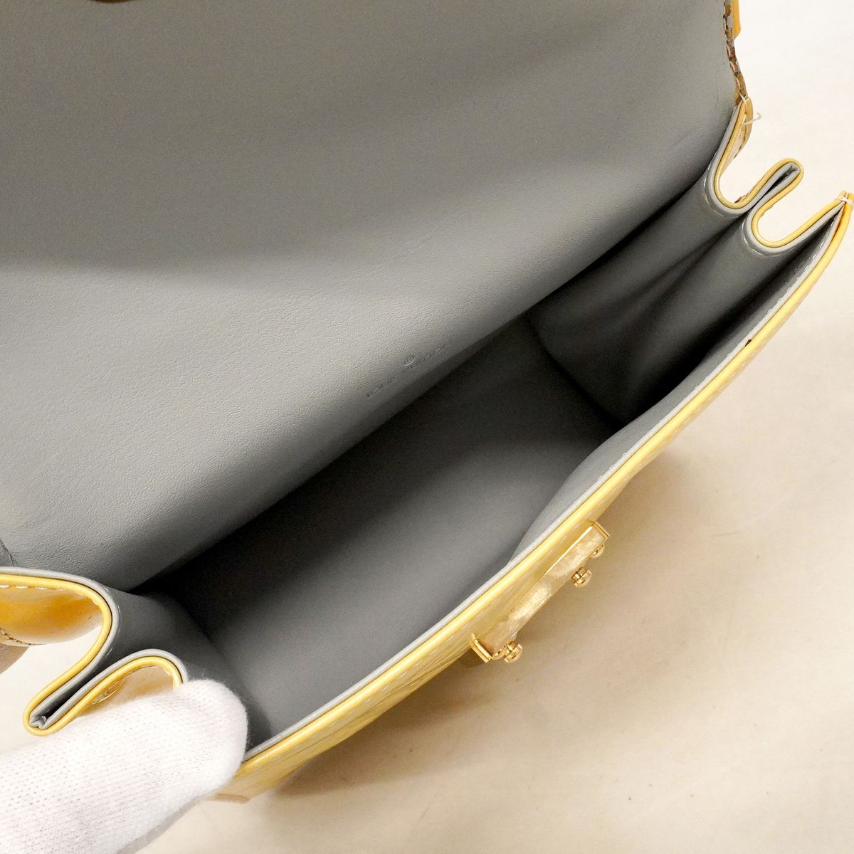 Louis Vuitton Vernis Spring Street Gray Handbag — view 4