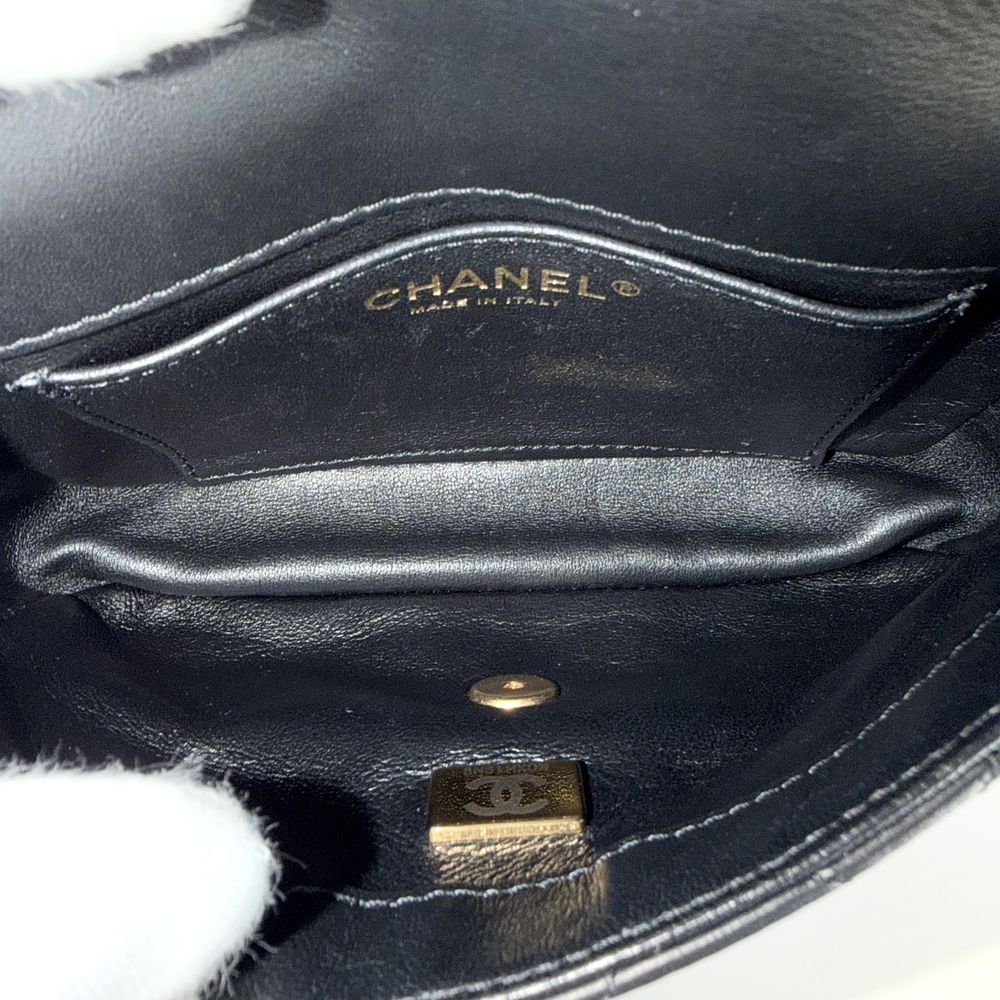 Chanel Shoulder Bag Heart Charm Mini Quilted Chain Turnlock Crossbody Mini CC — view 4