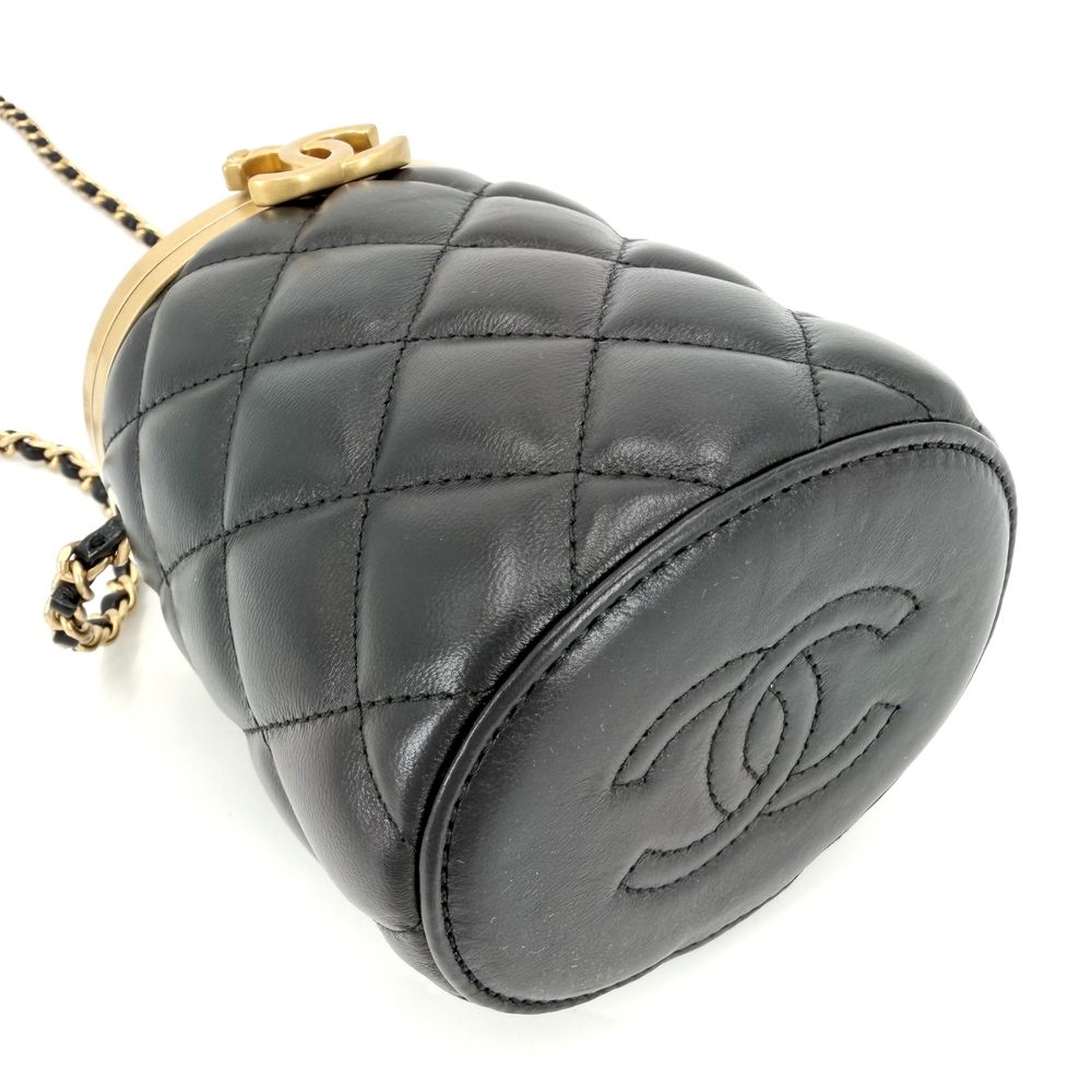 Chanel Shoulder Bag Quilted Chain Crossbody CC Logo Lambskin Black Gold Vintage — view 3