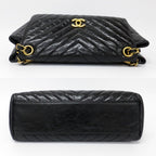 Chanel Ten Chez Blanc Classic Black Chain Shoulder Bag CC Logo Gold — view 4
