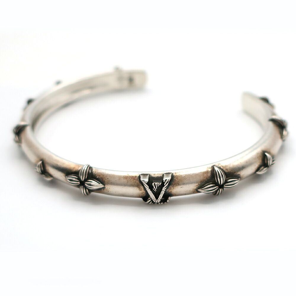 Louis Vuitton Ten Bangle Calfskin LV Whisper Silver M Accessory Bracelet — view 2