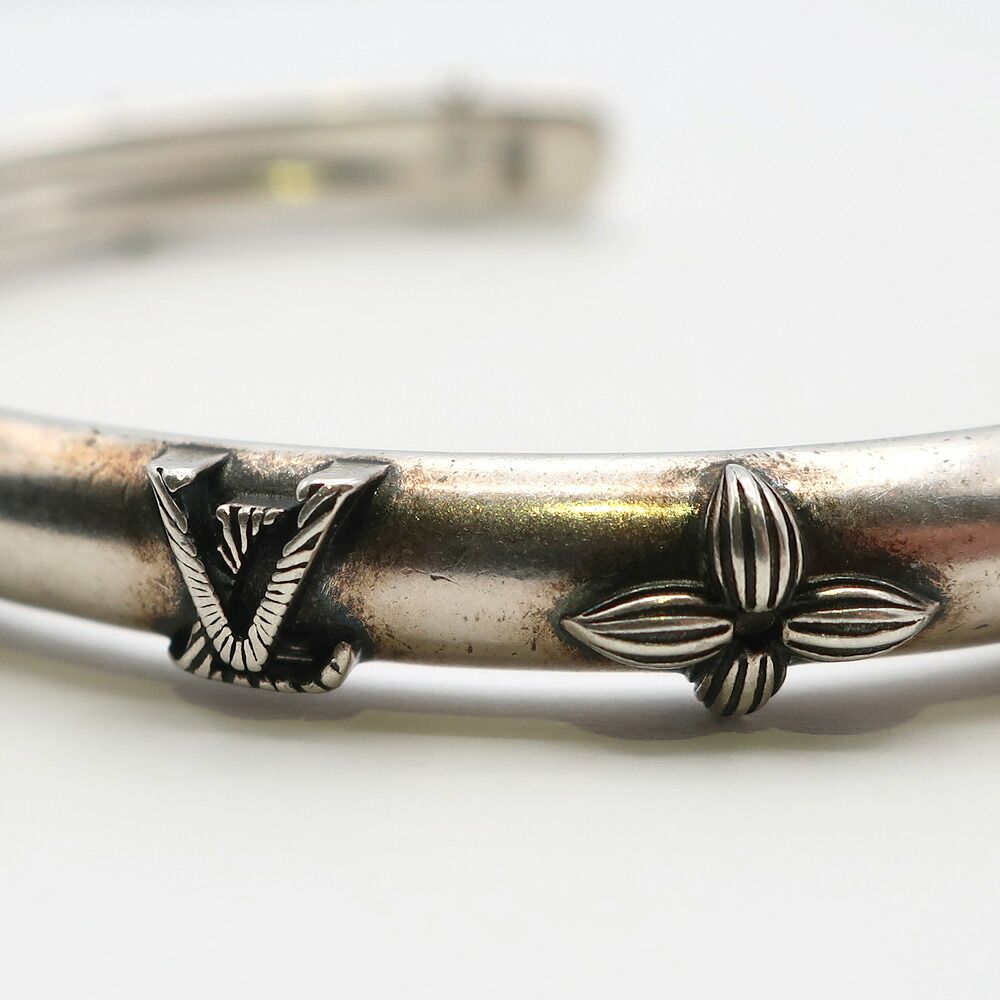 Louis Vuitton Ten Bangle Calfskin LV Whisper Silver M Accessory Bracelet — view 7