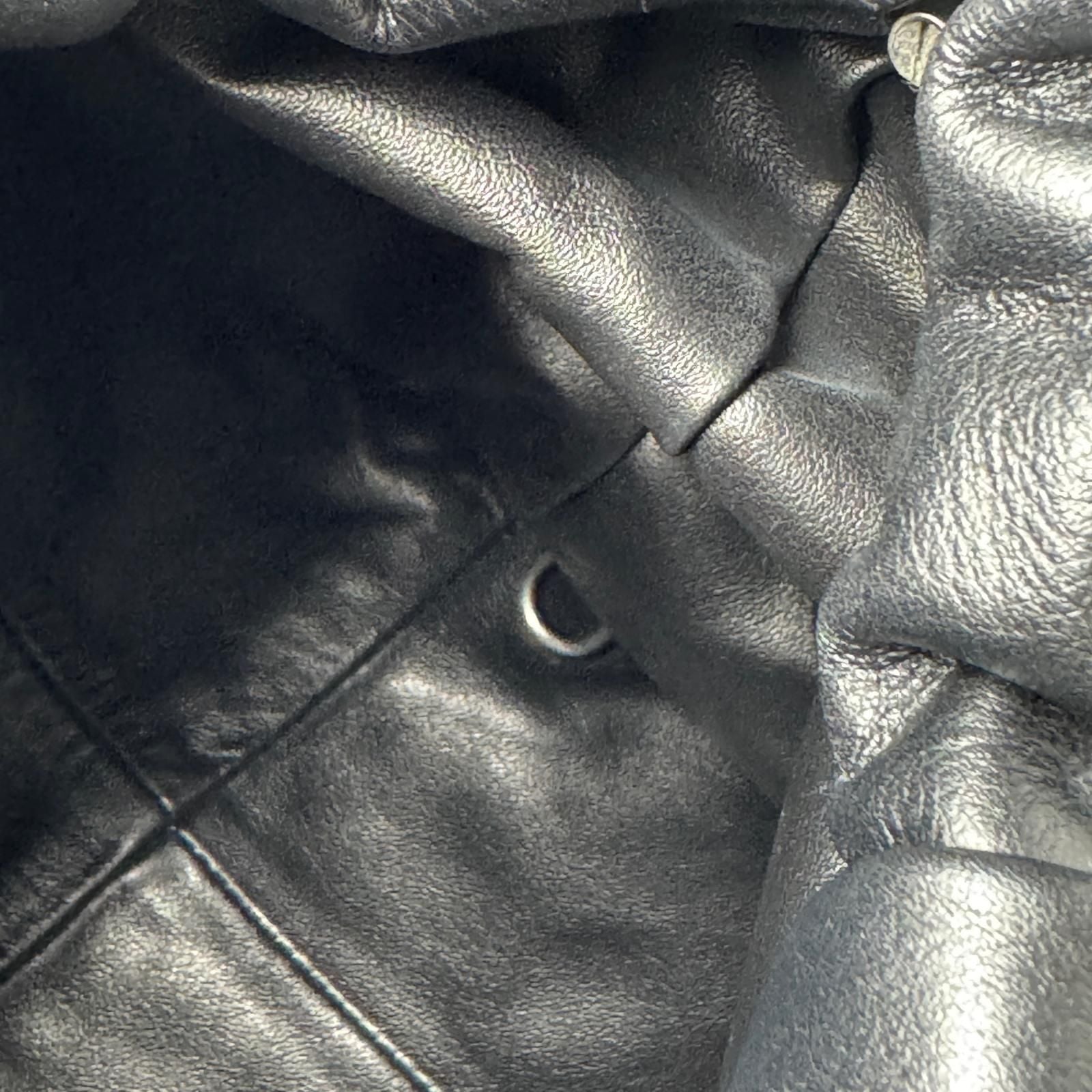 Bottega Veneta the Shoulder Pouch Gathered One Handbag Leather — view 8