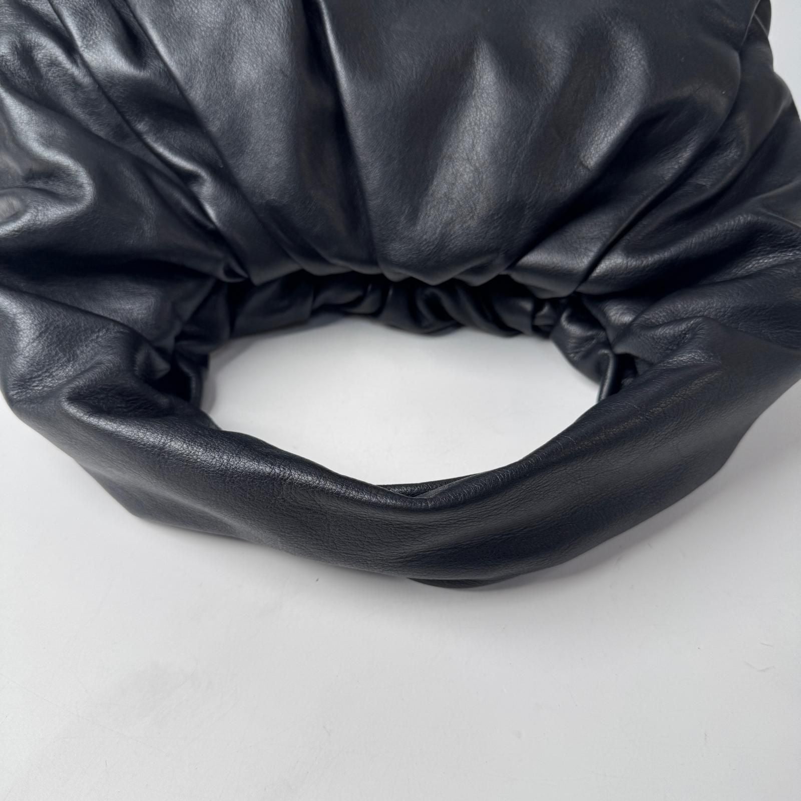 Bottega Veneta the Shoulder Pouch Gathered One Handbag Leather — view 6