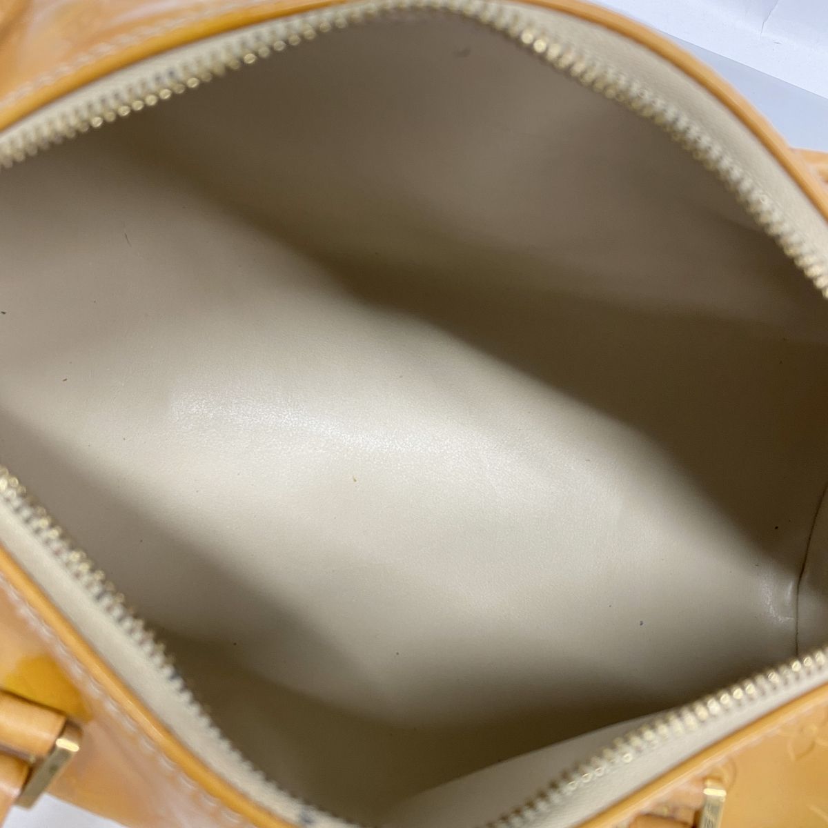 Louis Vuitton Handle Vernis Bedford Beige Handbag — view 4
