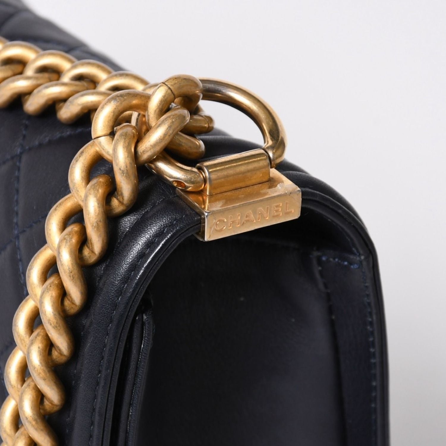 Chanel Boy 25 Chain Shoulder Bag CC Logo Lambskin Navy — view 6