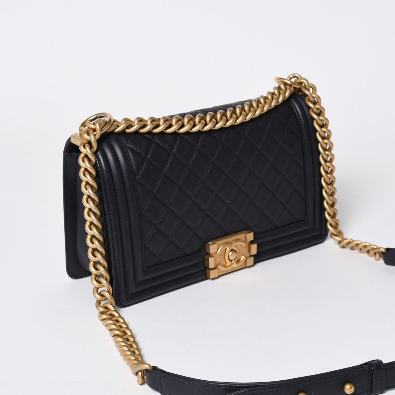 Chanel Boy 25 Chain Shoulder Bag CC Logo Lambskin Navy — view 3