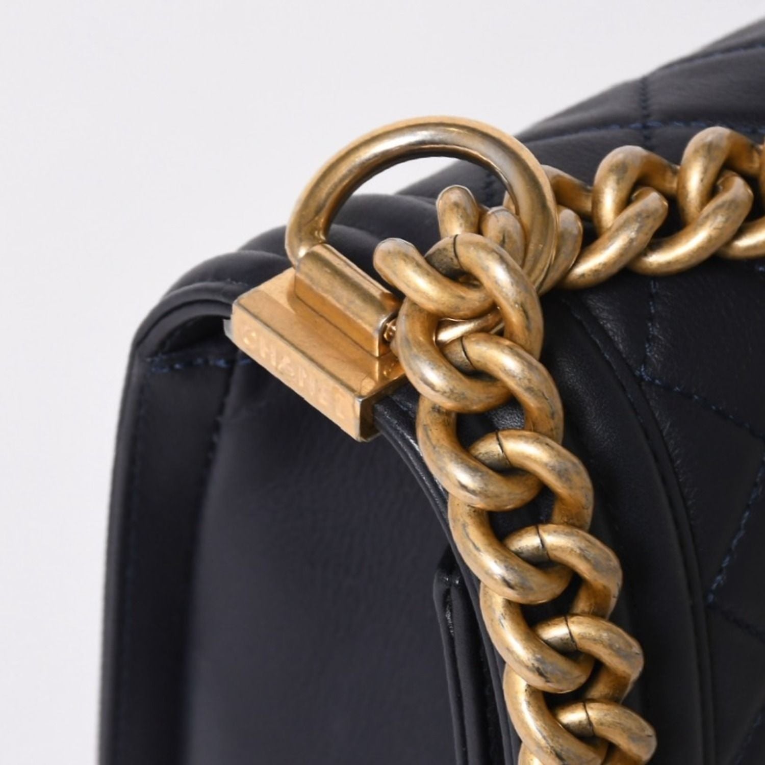 Chanel Boy 25 Chain Shoulder Bag CC Logo Lambskin Navy — view 5