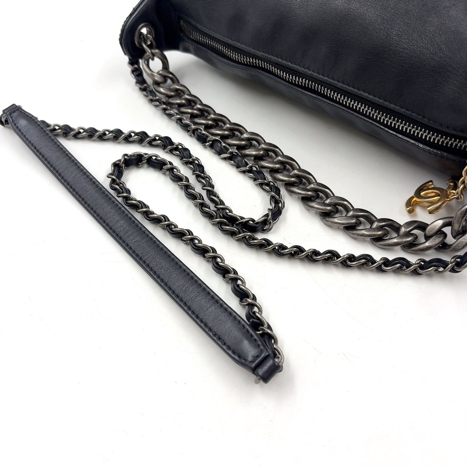 Chanel Logo Mark Leather Black Shoulder Bag Silver — view 5