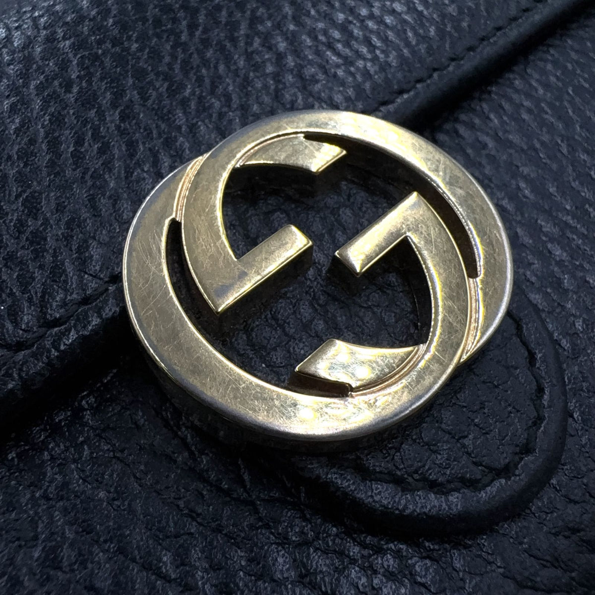 Gucci Interlocking G Leather Black Wallet Gold — view 8