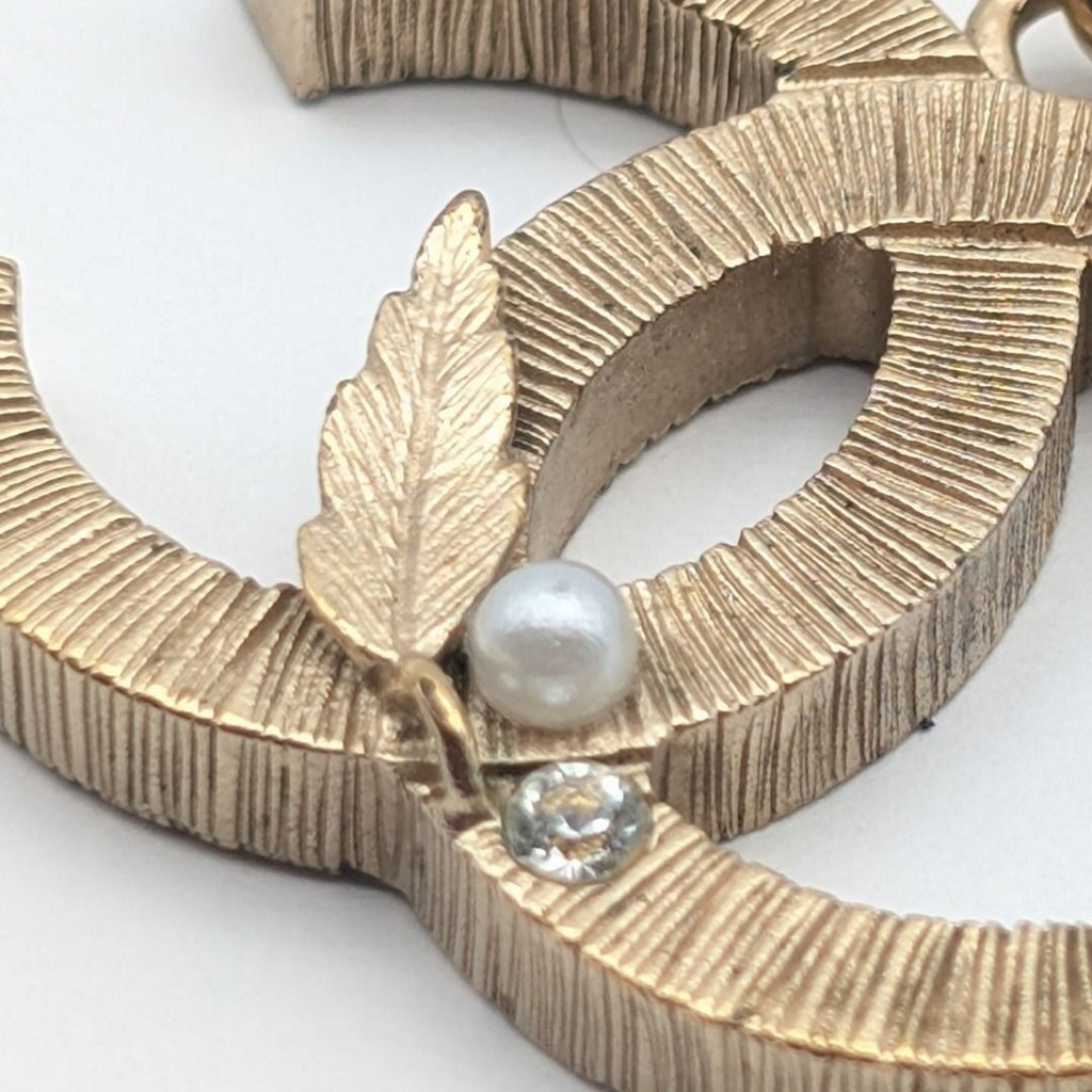 Chanel CC Logo Feather Faux Pearl Rhinestone Gold Necklace — view 2