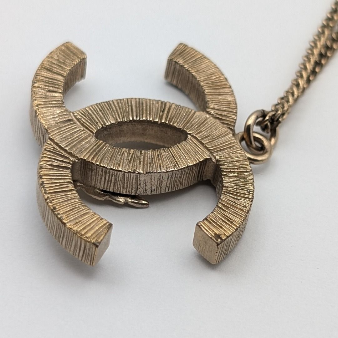 Chanel CC Logo Feather Faux Pearl Rhinestone Gold Necklace — view 4