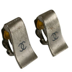 Chanel a Vintage Plate CC Logo Clip Earrings Silver — view 3