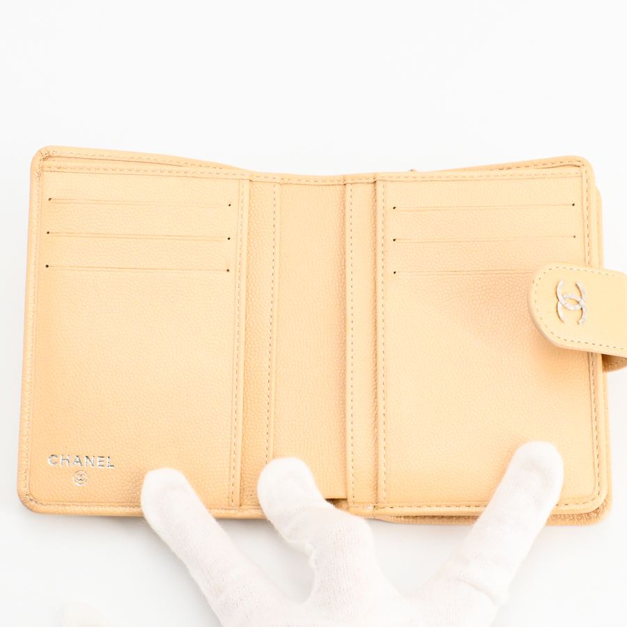 Chanel Compact Wallet Beige — view 4