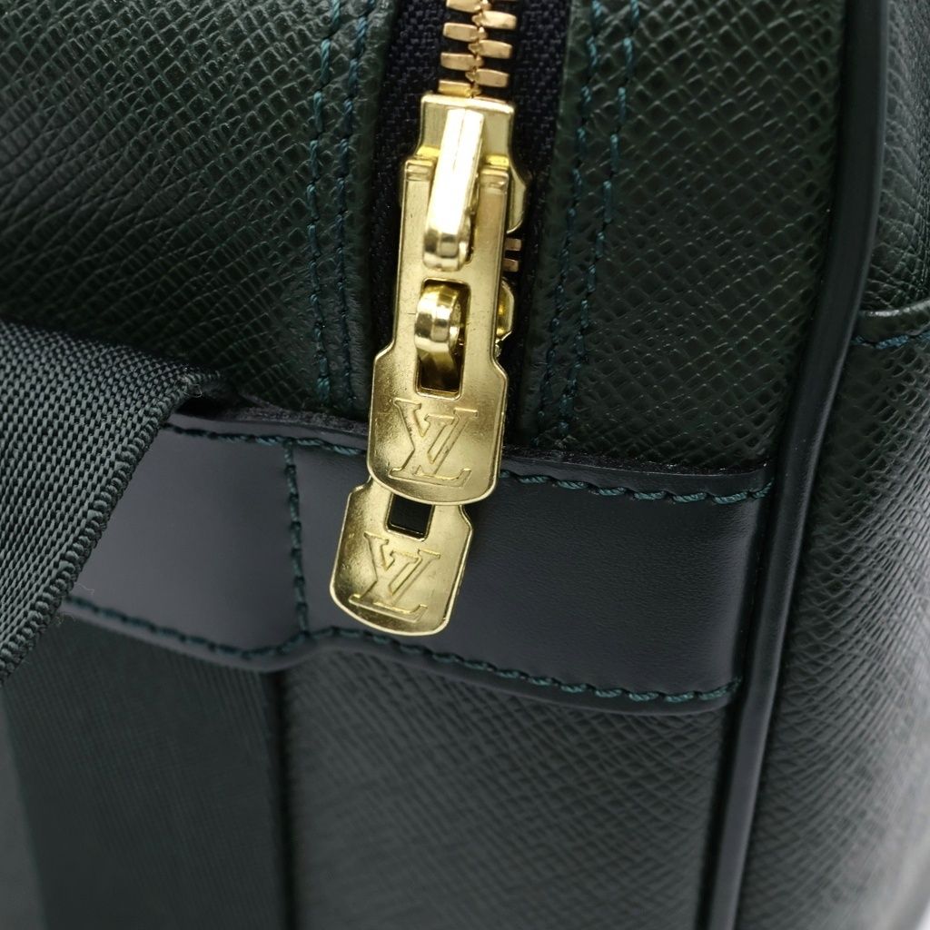 Louis Vuitton Taiga Reporter PM Epi Seer Shoulder Bag Green Leather M Gold — view 6