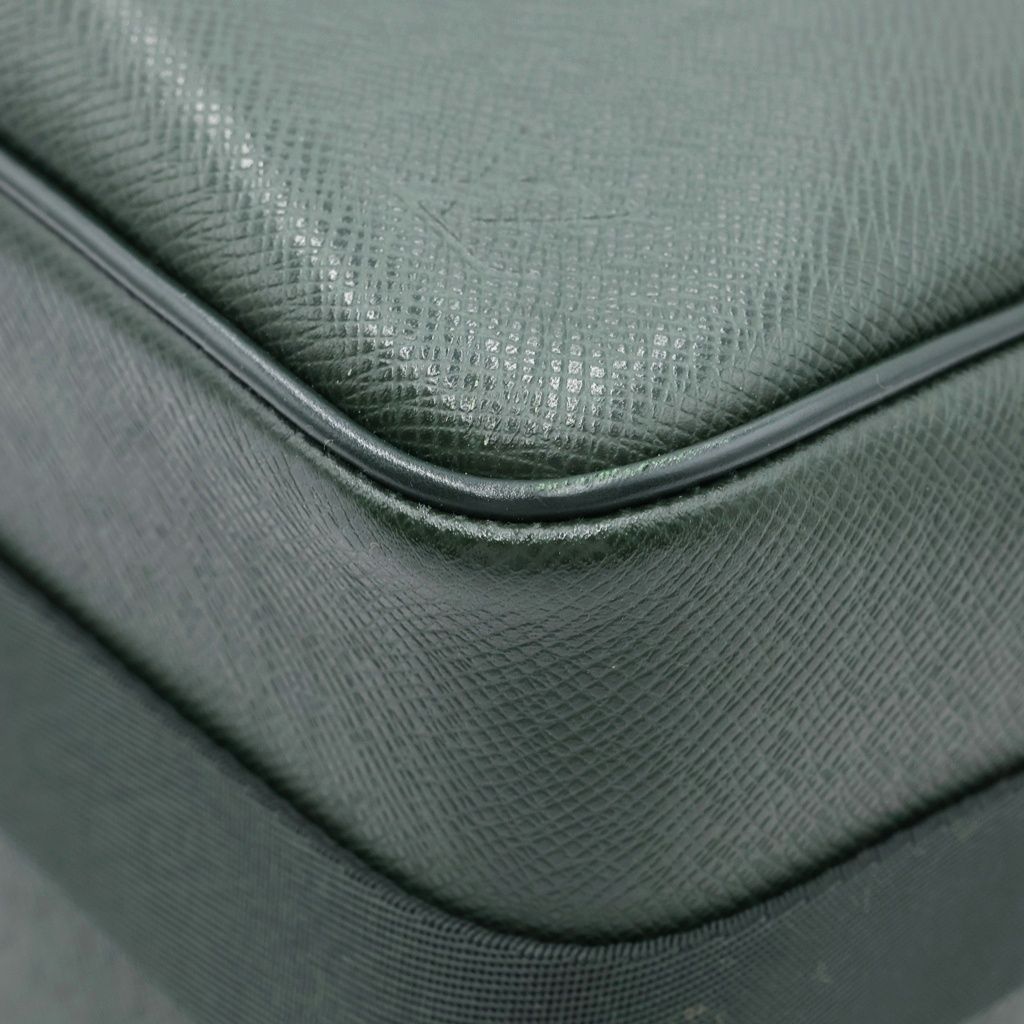 Louis Vuitton Taiga Reporter PM Epi Seer Shoulder Bag Green Leather M Gold — view 5