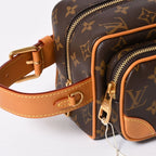 Louis Vuitton Locker Dopp Kit Cargo Clutch Handbag Brown Gold — view 5