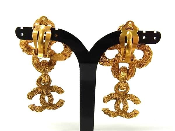 Chanel CC Logo Lava Clip on Earrings Gold — view 2