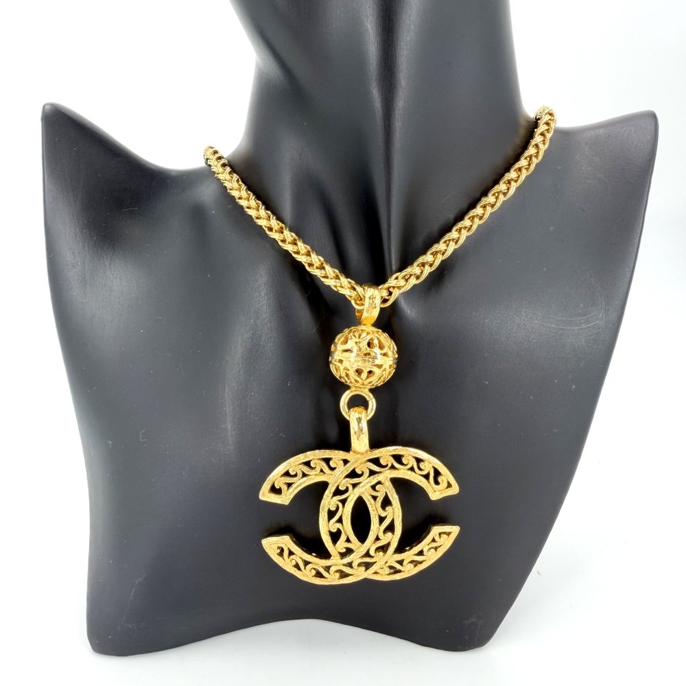 Chanel Necklace CC Logo Long Gold Plated — view 3